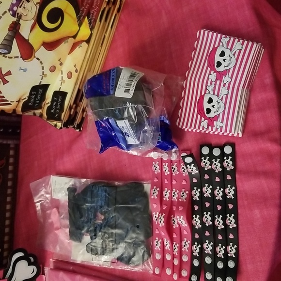 Birthday Party pirates chest with party supplies traditionally for girl party - Picture 4 of 6